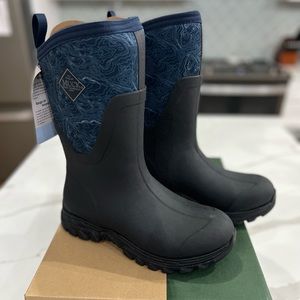 Ladies Muck boots size 8